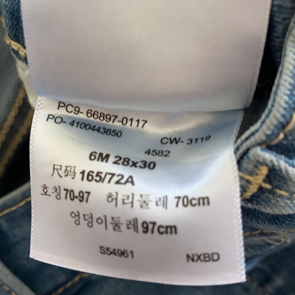 DENIZEN from Levi's Women's Modern Skinny Jeans - Picture 16 of 16